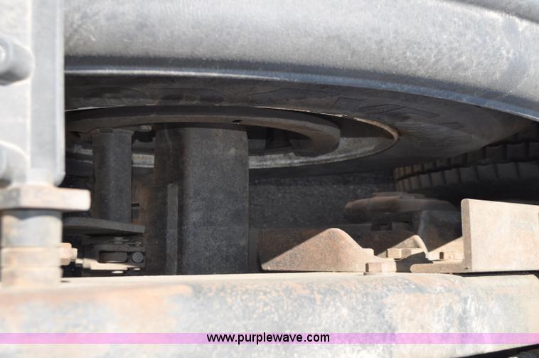 image for item G6153 1997 Ford LT9000 semi truck