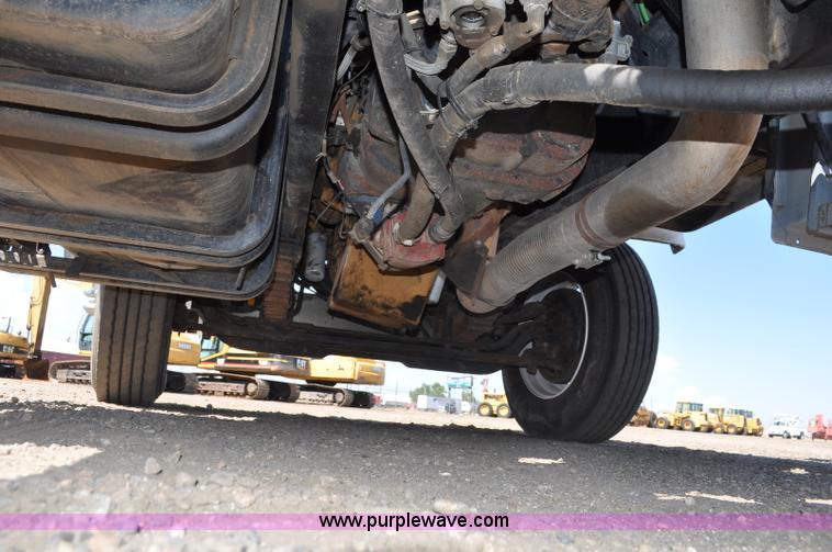 image for item G6153 1997 Ford LT9000 semi truck