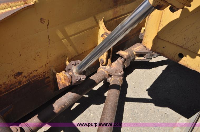 image for item G6156 1980 Caterpillar D8K dozer