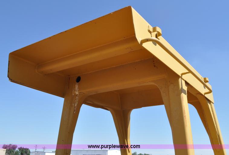 image for item G6156 1980 Caterpillar D8K dozer