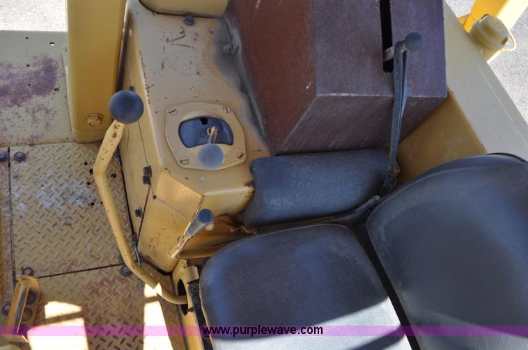 image for item G6156 1980 Caterpillar D8K dozer
