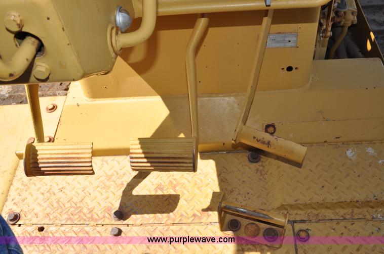 image for item G6156 1980 Caterpillar D8K dozer
