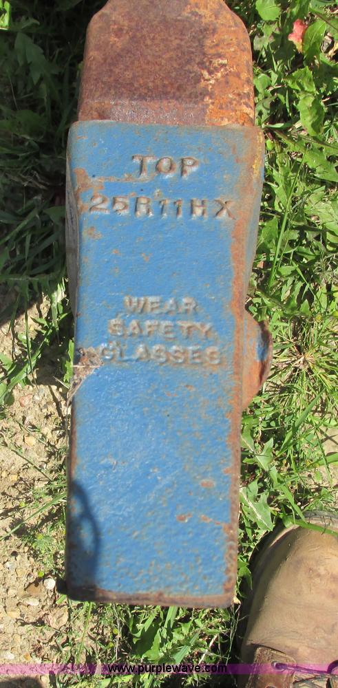 image for item G8516 Excavator ripper