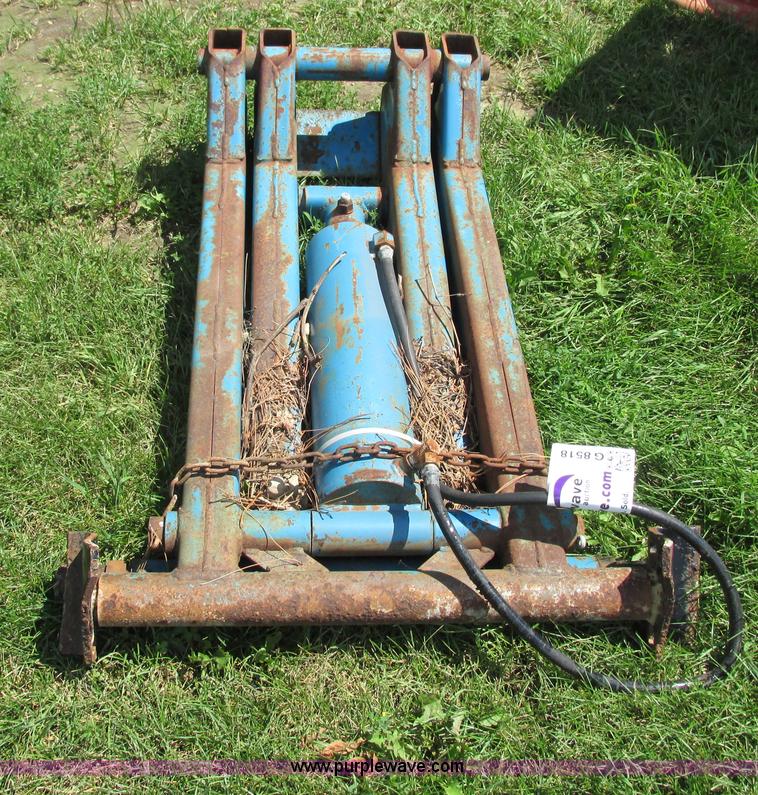 Rugby truck hoist in Mantorville, MN Item G8518 sold Purple Wave