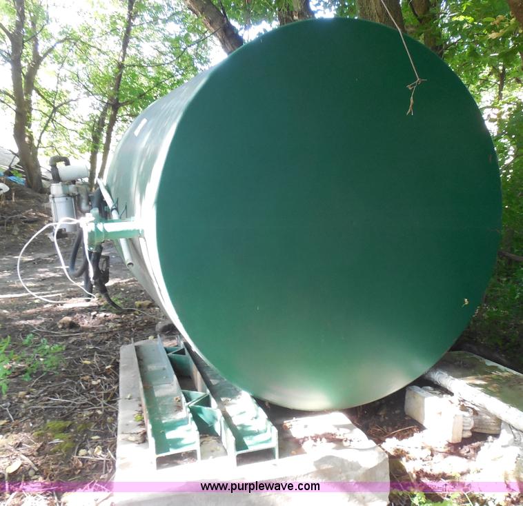 image for item G8534 1,000 gallon metal fuel tank