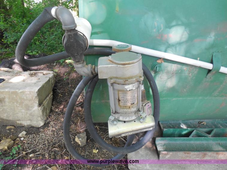 image for item G8534 1,000 gallon metal fuel tank