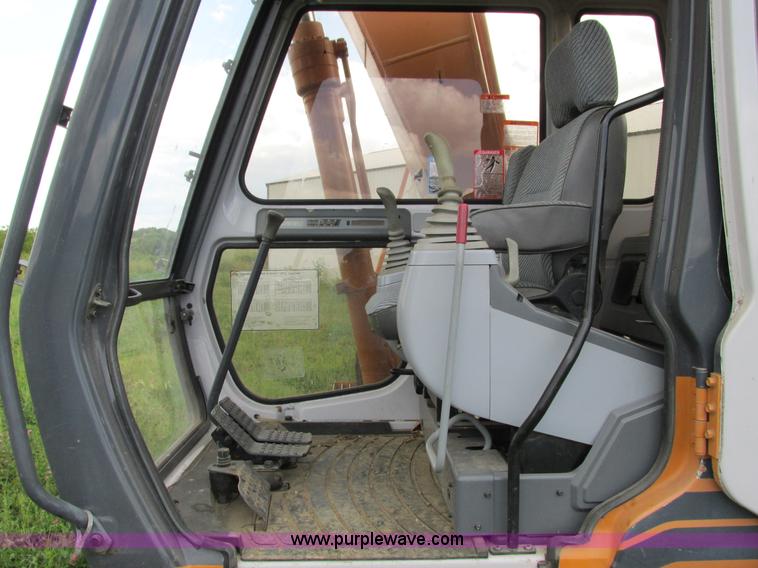 image for item G8952 1995 Case 9010B excavator