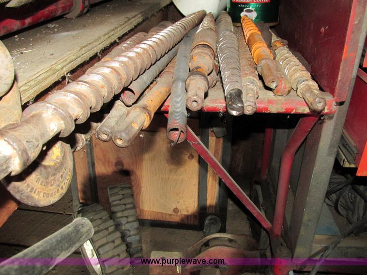 image for item G8953 Drilling mole