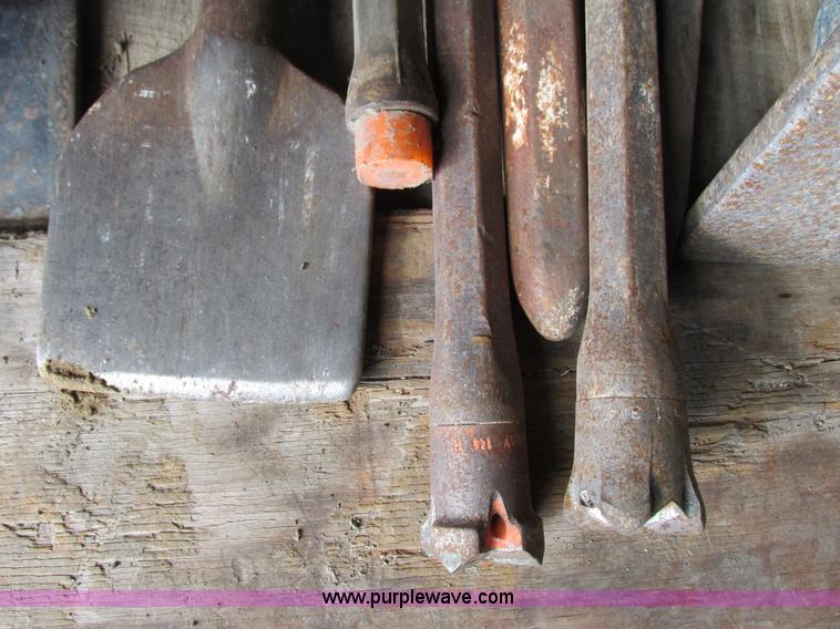 image for item G8955 Approximately 15 jack hammer bits