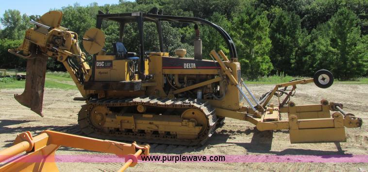 image for item G8973 1995 Caterpillar Delta D5C LGP crawler plow