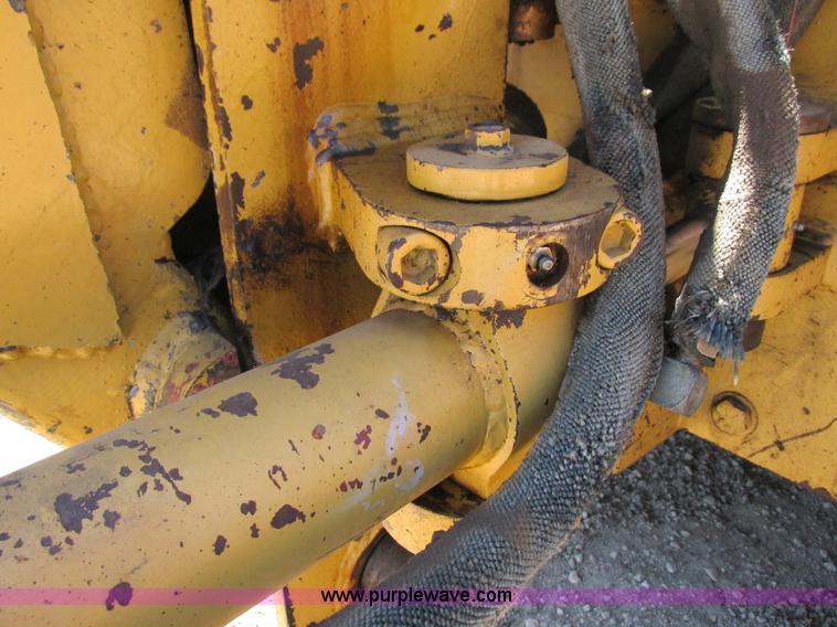 image for item G8973 1995 Caterpillar Delta D5C LGP crawler plow