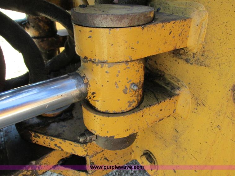 image for item G8973 1995 Caterpillar Delta D5C LGP crawler plow