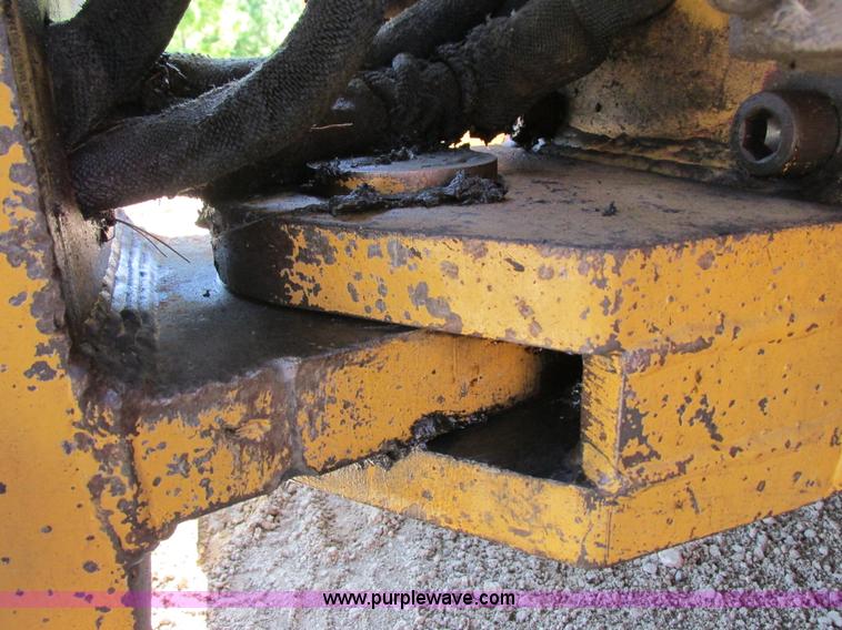 image for item G8973 1995 Caterpillar Delta D5C LGP crawler plow