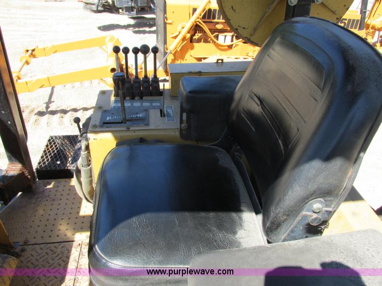 image for item G8973 1995 Caterpillar Delta D5C LGP crawler plow