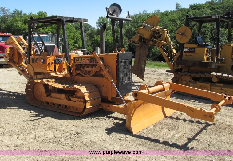 image for item G8974 Case D475 crawler plow