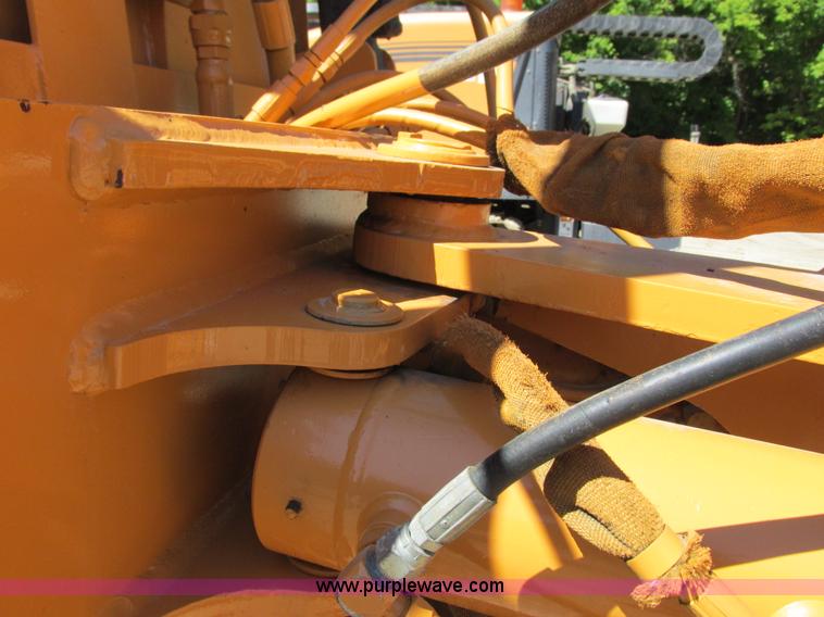 image for item G8974 Case D475 crawler plow