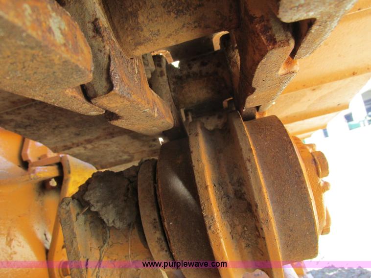 image for item G8974 Case D475 crawler plow