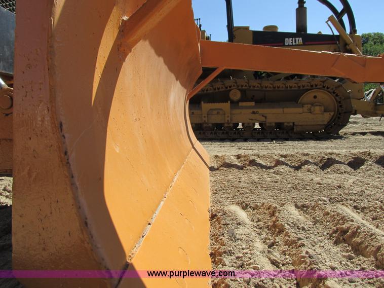 image for item G8974 Case D475 crawler plow