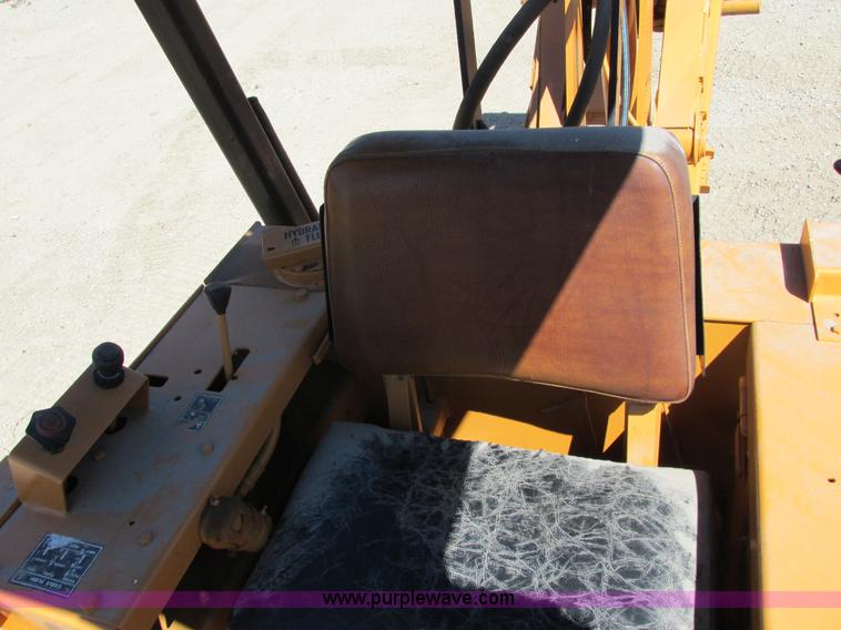 image for item G8974 Case D475 crawler plow