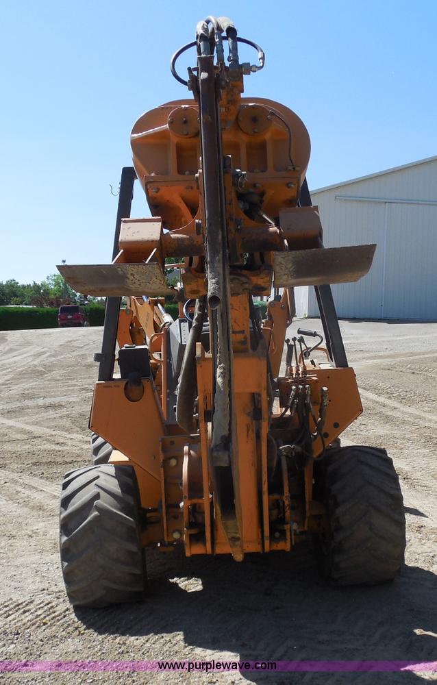 image for item G8975 2001 Case 660 plow