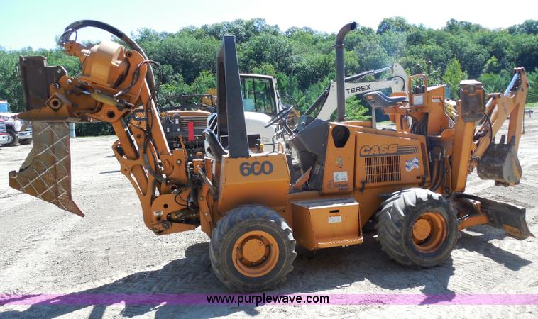 image for item G8975 2001 Case 660 plow