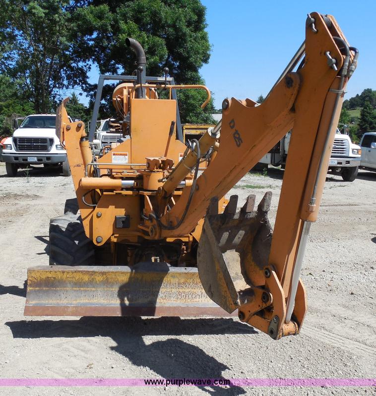 image for item G8975 2001 Case 660 plow