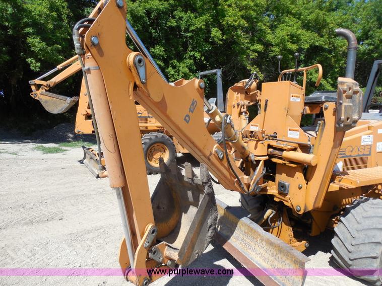 image for item G8975 2001 Case 660 plow