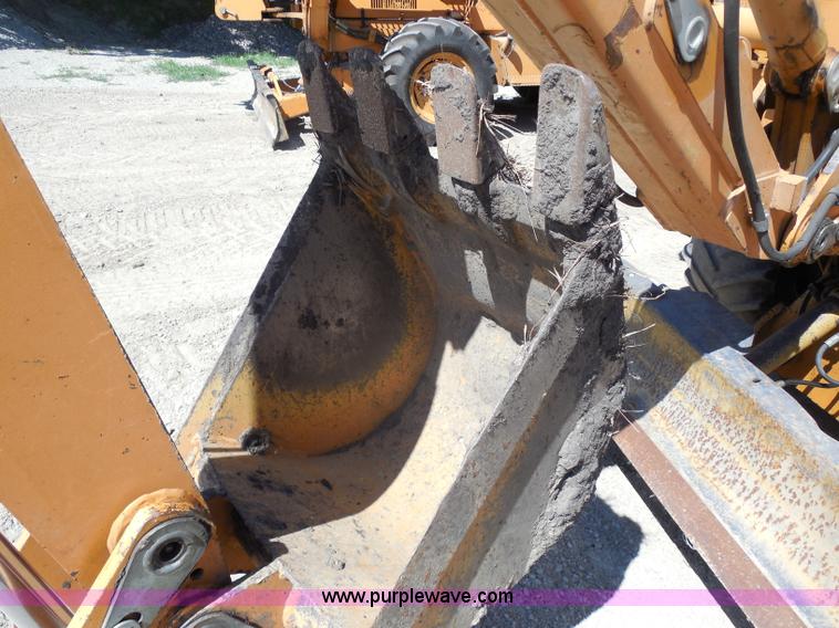 image for item G8975 2001 Case 660 plow