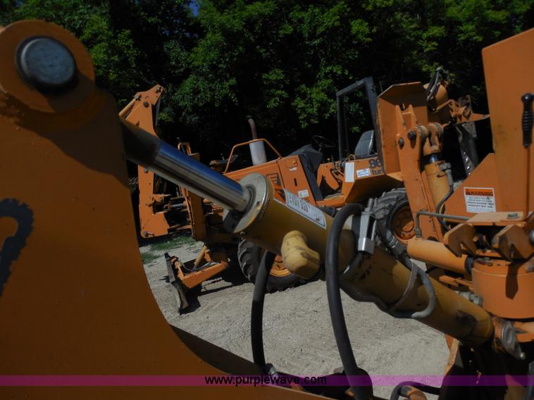 image for item G8975 2001 Case 660 plow