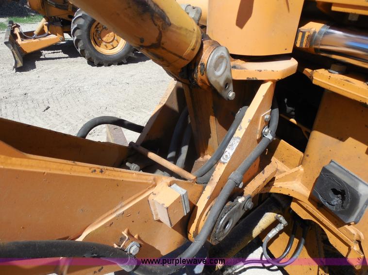 image for item G8975 2001 Case 660 plow