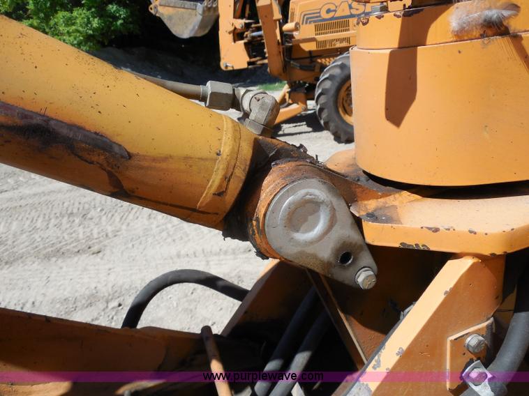 image for item G8975 2001 Case 660 plow