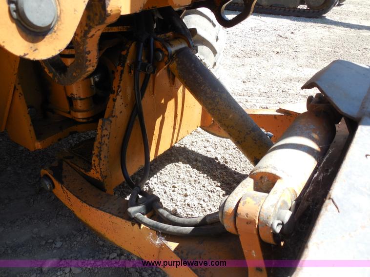 image for item G8975 2001 Case 660 plow