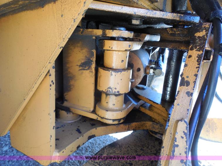 image for item G8975 2001 Case 660 plow