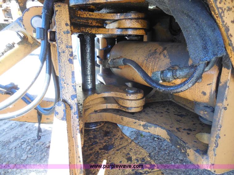 image for item G8975 2001 Case 660 plow