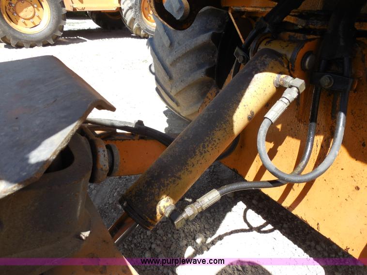 image for item G8975 2001 Case 660 plow