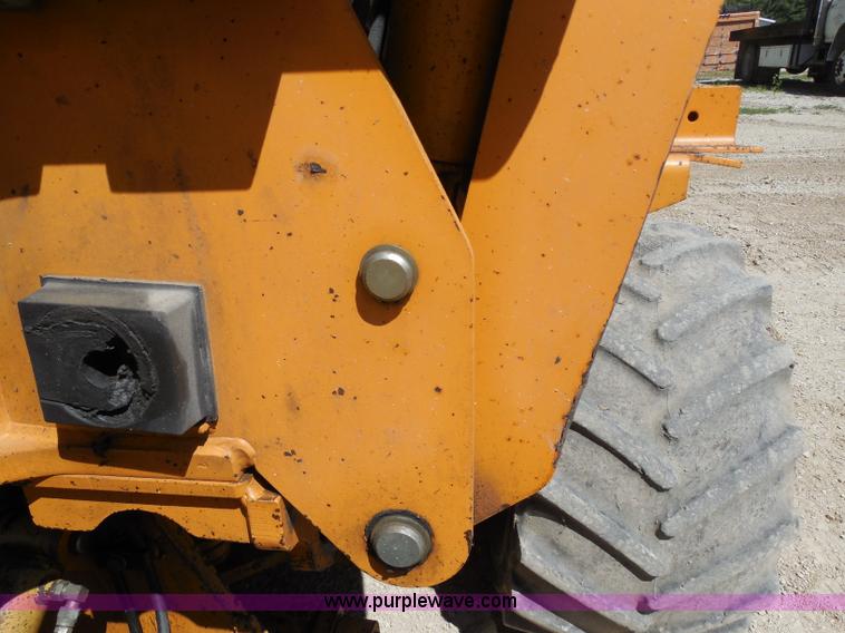 image for item G8975 2001 Case 660 plow