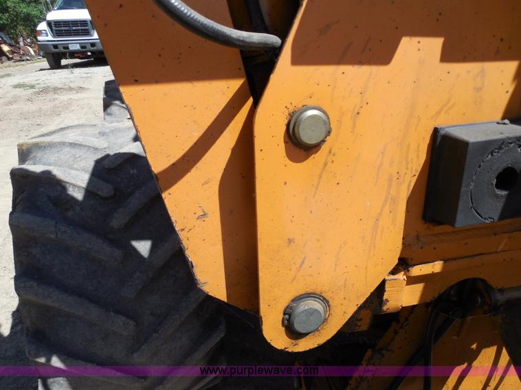 image for item G8975 2001 Case 660 plow