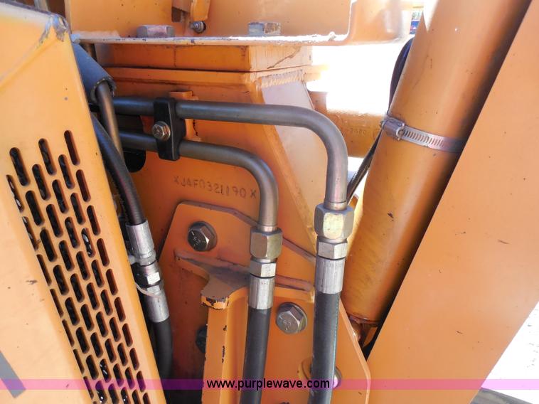 image for item G8975 2001 Case 660 plow