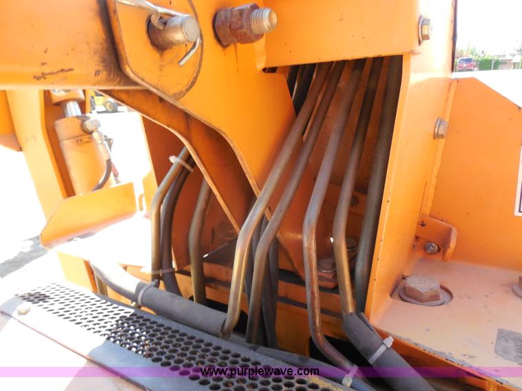 image for item G8975 2001 Case 660 plow