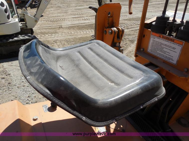 image for item G8975 2001 Case 660 plow