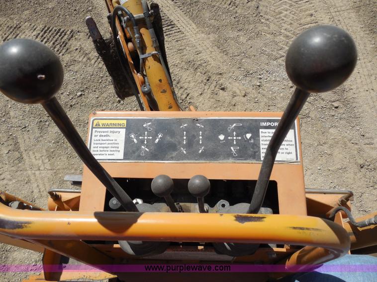 image for item G8975 2001 Case 660 plow