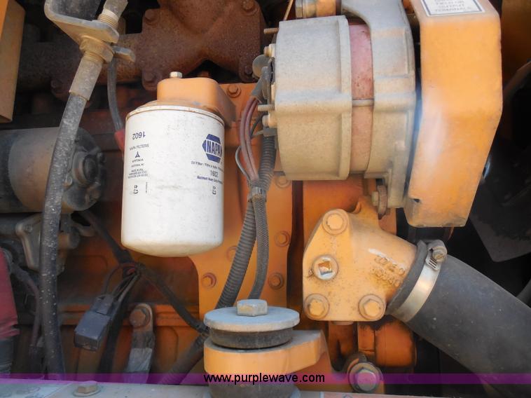 image for item G8975 2001 Case 660 plow