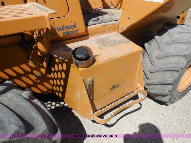 image for item G8975 2001 Case 660 plow