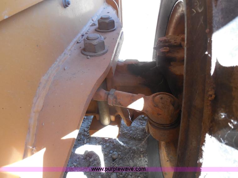 image for item G8975 2001 Case 660 plow