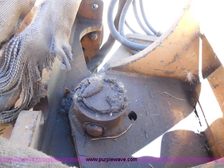 image for item G8975 2001 Case 660 plow