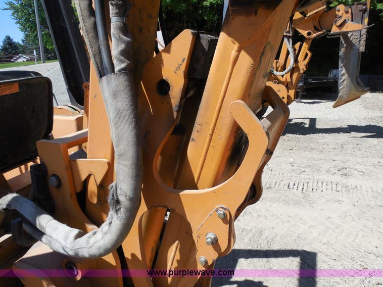 image for item G8975 2001 Case 660 plow