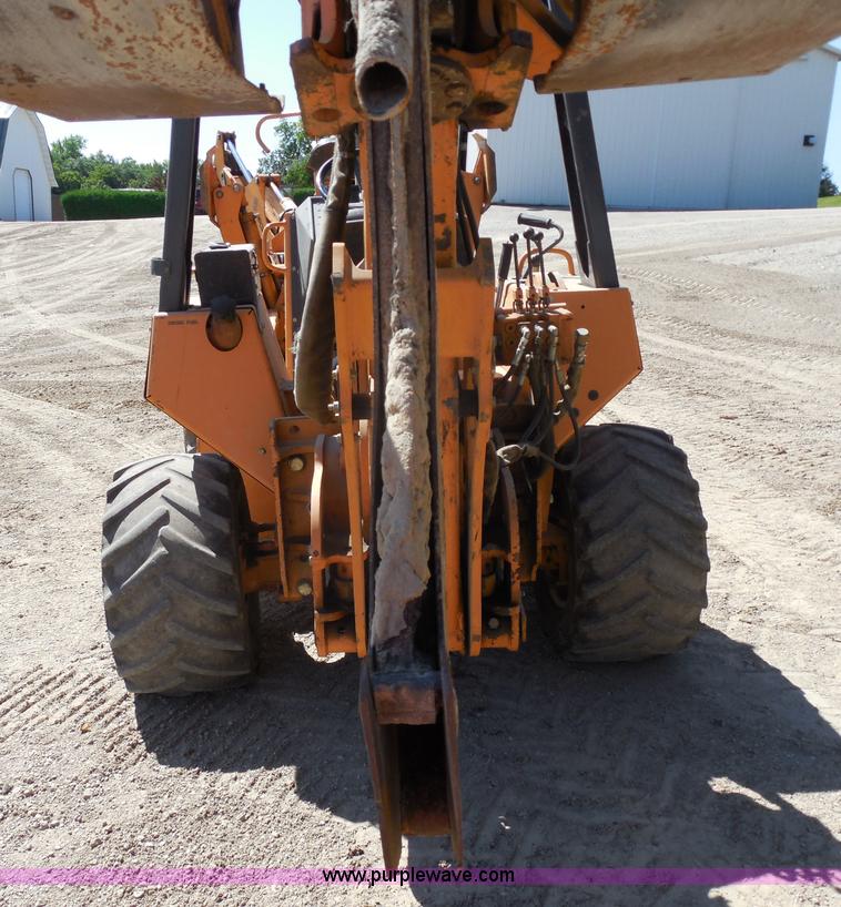 image for item G8975 2001 Case 660 plow