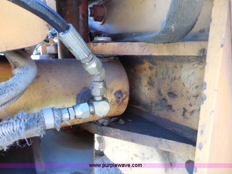 image for item G8975 2001 Case 660 plow