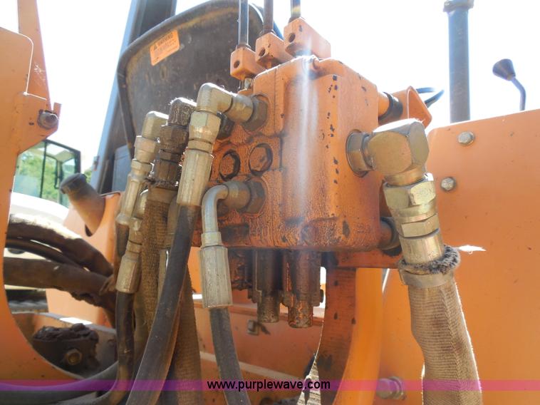 image for item G8975 2001 Case 660 plow