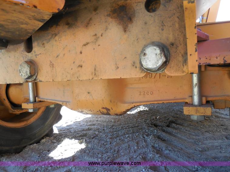 image for item G8975 2001 Case 660 plow